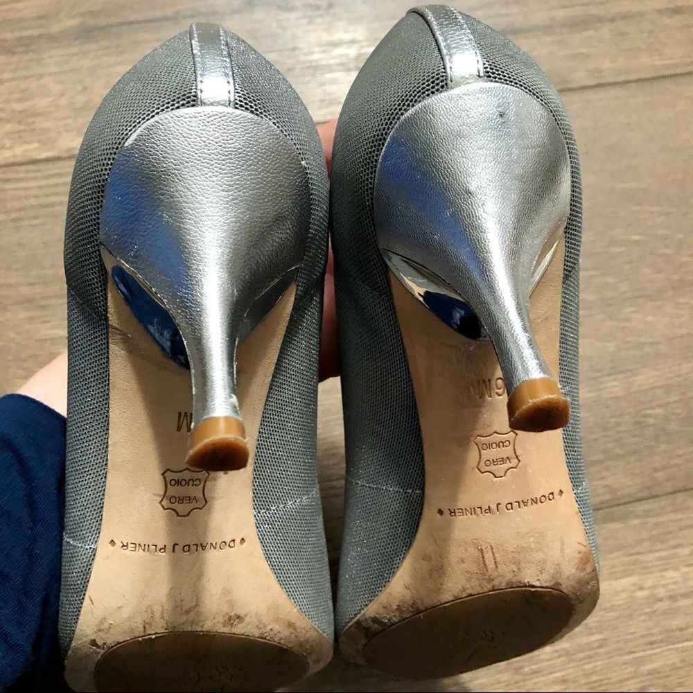 Donald J Pliner Silver Heels, Size 6 - Picture 4 of 5